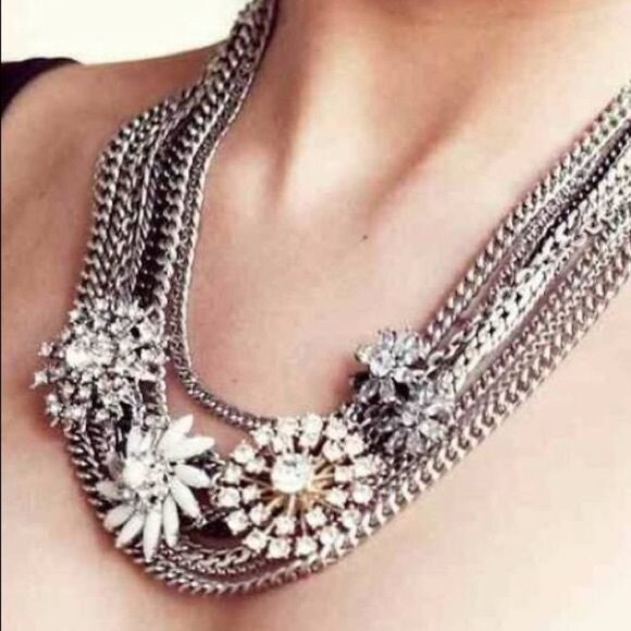 Stella & Dot Metropolitan Crystal Statement Necklace - Picture 3 of 9